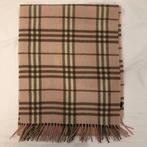 Burberry Classic 100% Cashmere Scarf - Picture 6 of 7
